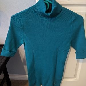 Green Shirt sleeve sweater